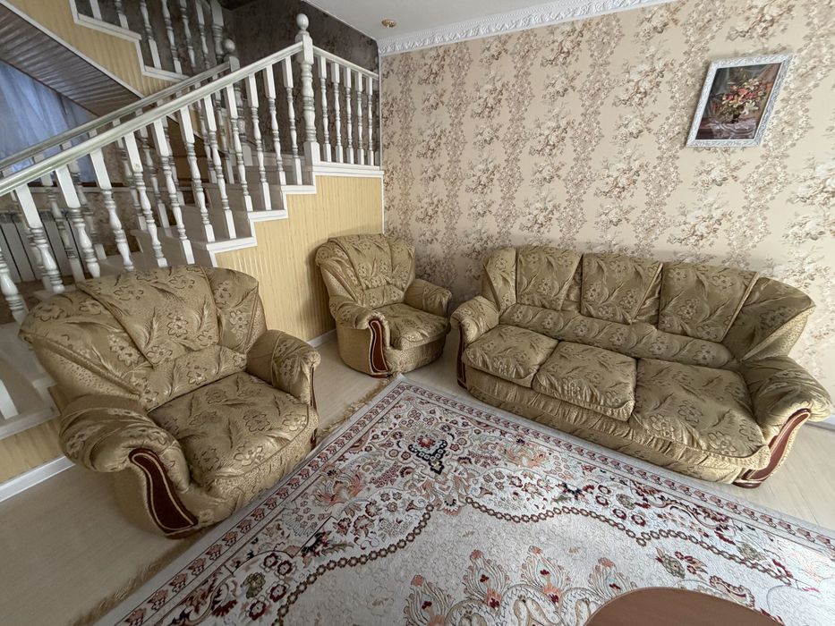 Продам диван и два кресла