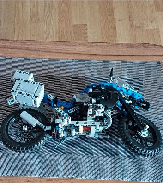 LEGO Technic BMW R 1200 GS Adventure (42063)
