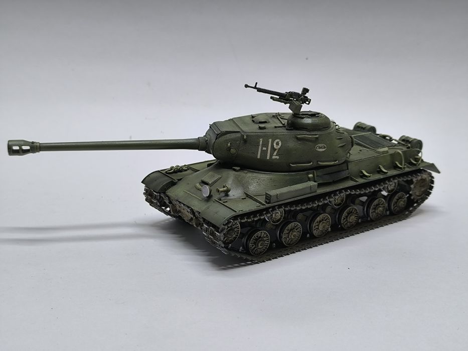 Продам готовую собранную модель ИС-2
