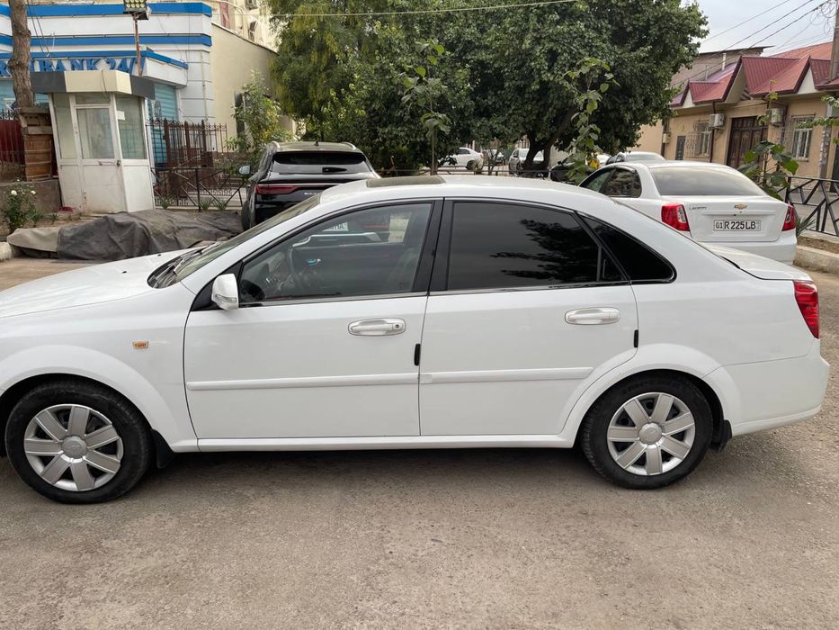 Prodaetsa Lacetti 1.8 srochna