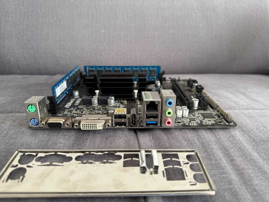 Kit placa baza Asrock Q1900M 4core Intel J1900 gen 7, 4GB RAM, TDP 10W