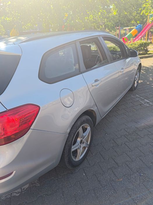 Vând Opel Astra j 2011 euro 5
