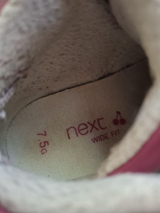 Продаются резиновые сапожки и ботиночки 24 разм и 25.