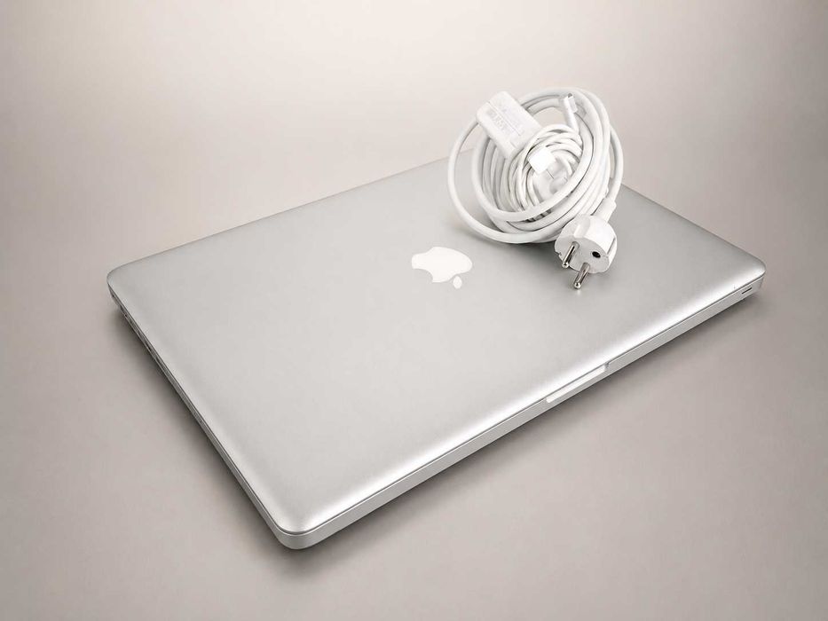 Apple MacBook Pro 15" Early 2011 – Intel Core i7 / 8GB RAM / 500GB