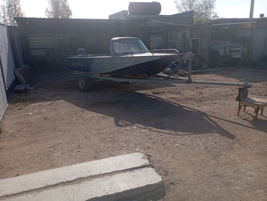 Продам лодку с мотором