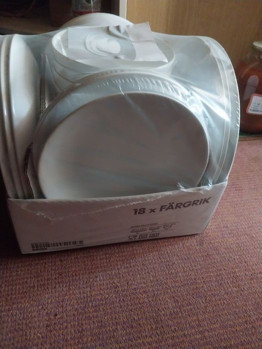 Набор тарелок продам.