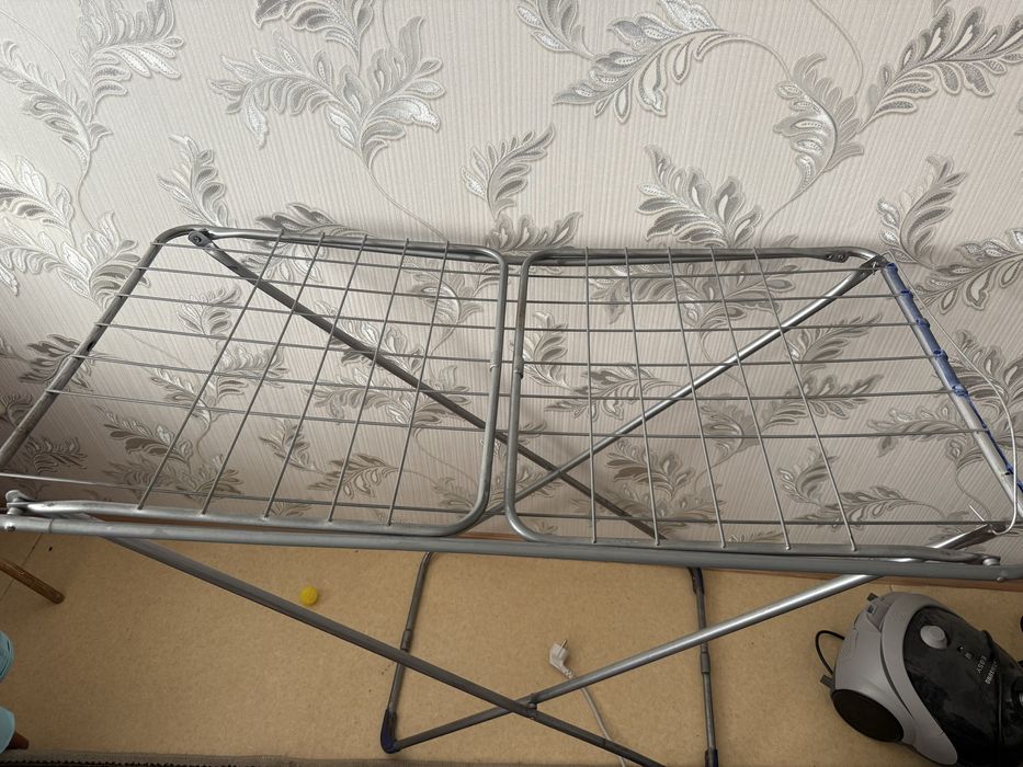 Сушилка б/у держится нецелая