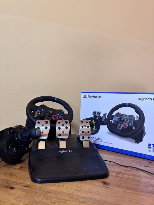 Vând volan loghitech G29