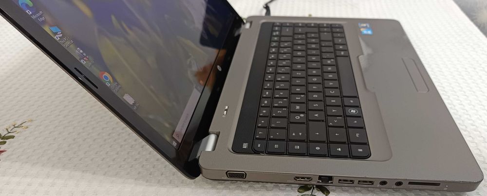 Laptop HP G62 Notebook I3 330 diagonala 15.6 40Cm Windows 10 Video dedicat