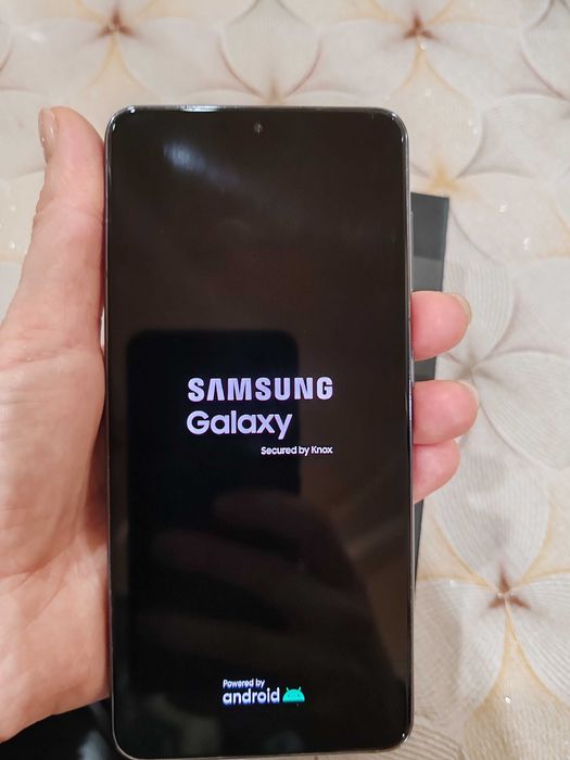 Продавам телефон Samsung S21