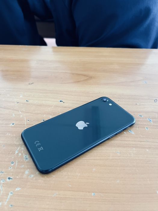 iPhone Se 2020 продаеться