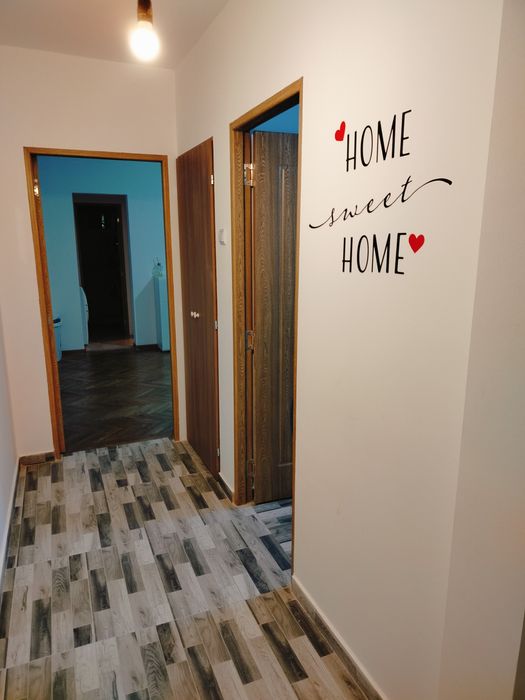 Vând apartament micro 19  la Neacșu, etaj 2 renovat complet, centrala  instalații apă băi și bucătării nou, termopane, ușa metalică  să vând mobilat