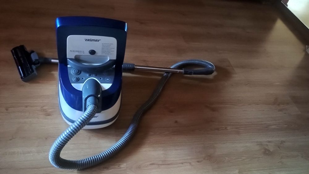 Vând aspirator Zelmer cu fir și rezervor ptr.apa