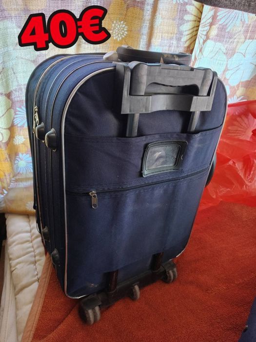 Продавам куфар с дрешки за момиче от 6 до 9 месеца 74см