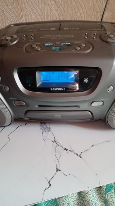 Самсунг S70. Отличный.