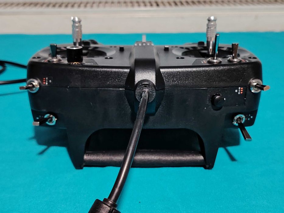 Spektrum Interlinked DX, controller simulator prin cablu USB. model SPMRFTX1