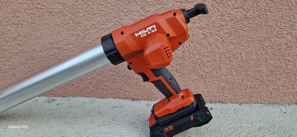Hilti pistol de silicon pe acumularor
