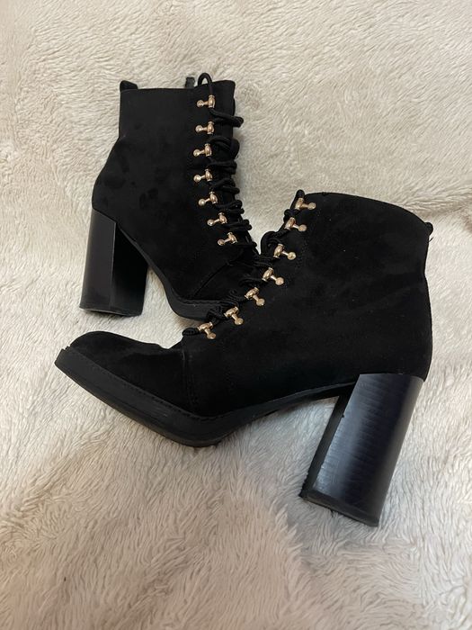 Ghete negre cu toc