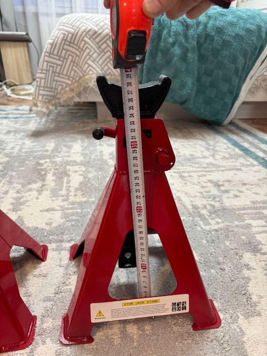 Продам подставку под автомобиль