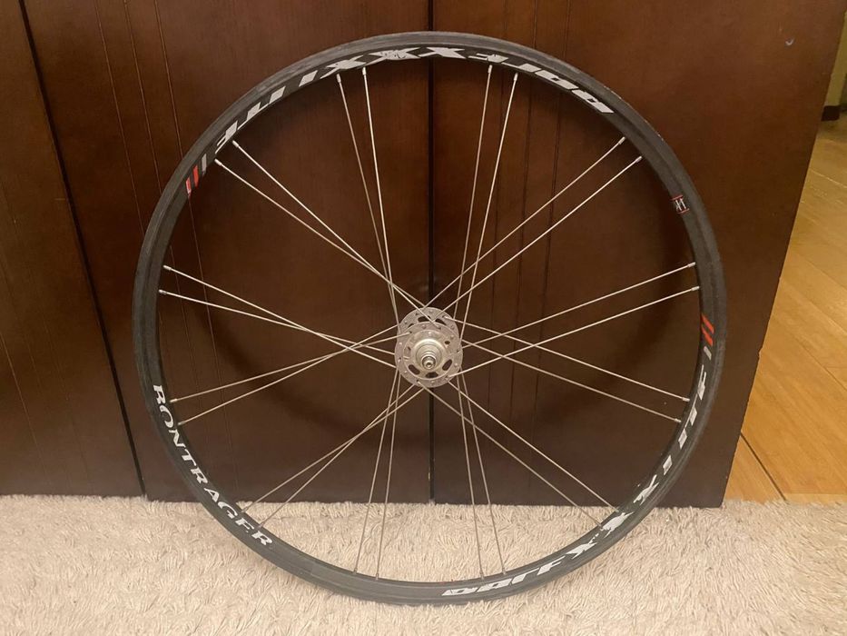 переднее карбоновое колесо  обод bontrager xxxlite