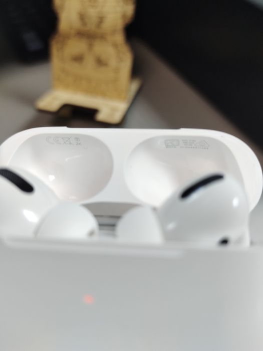 Эир подс про почти новый