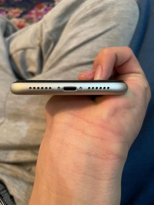 Продам Айфон 11