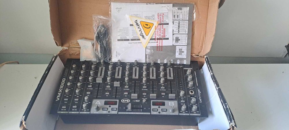 Mixer DJ Behringer VMX 1000 USB 7 Canale Rack Interfata USB XLR SUBWOO