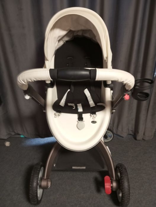 Продам коляску фирма Hot Mom