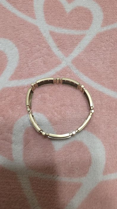 Златна гривна.    .