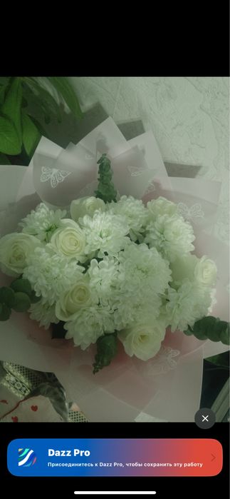 букет из белых хризантем и роз