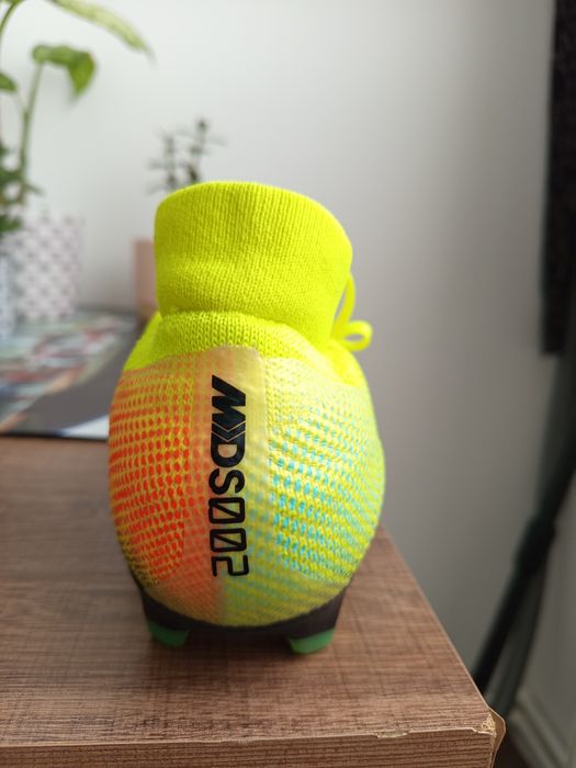 Ghete fotbal Nike Mercurial