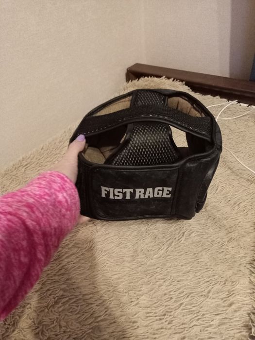 Продам шлем боксерский кожанный