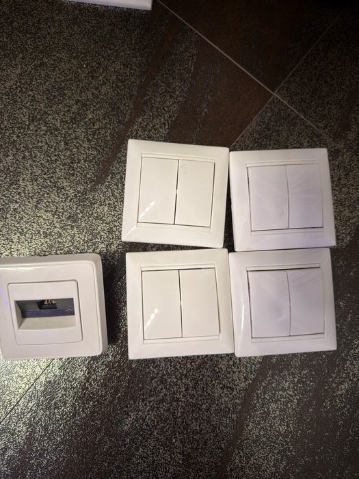 Vand prize si intrerupatoare Legrand Valeo 44 bucati