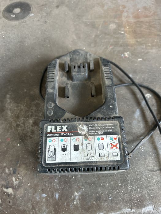 Incarcator baterie marca flex cu acumulator 14,4 v