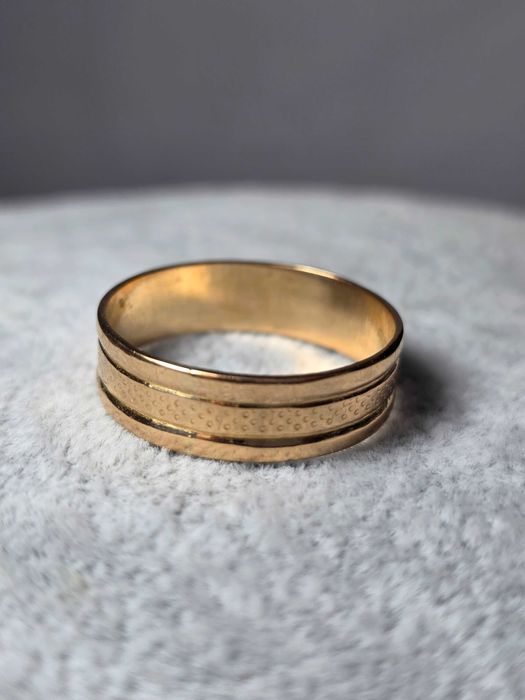 Verighetă Elegantă din Aur Galben 22K cu Design Modern și Rafinat