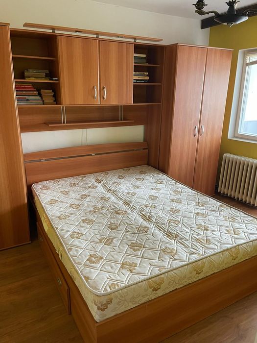 Vând mobilier dormitor