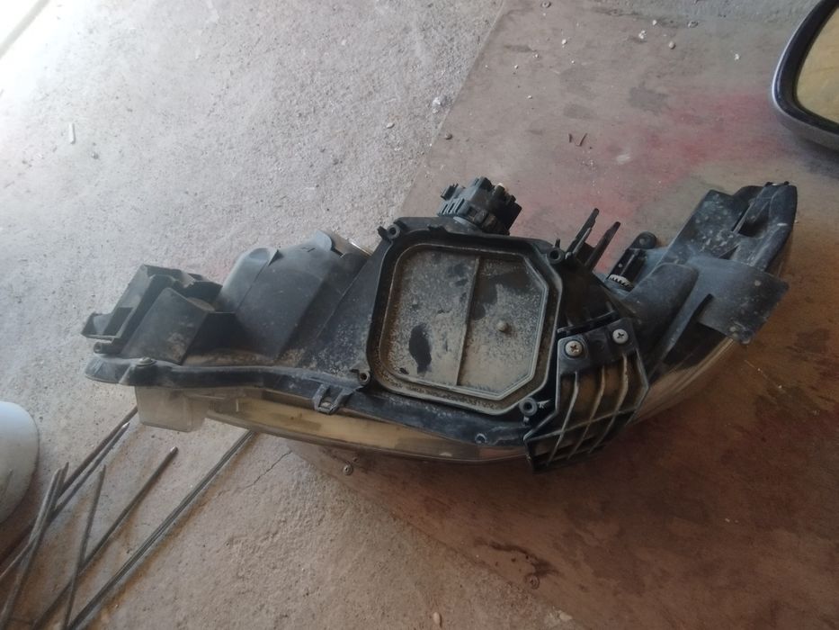 Продам фару на короллу