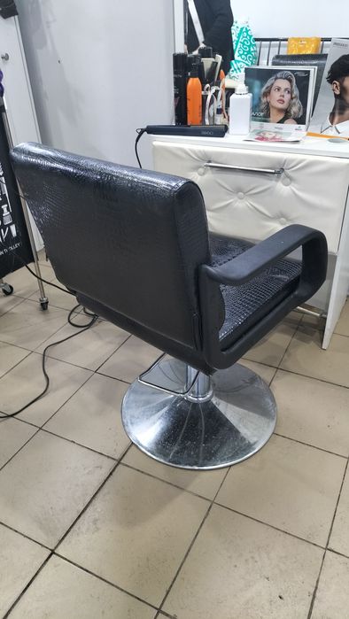 Парикмахерское кресло