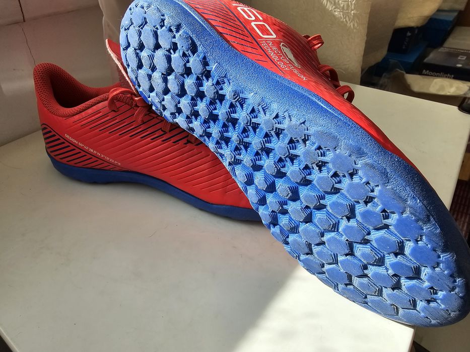 Pereche de adidasi fotbal