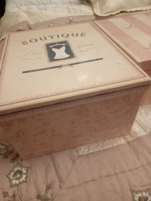 Картонные контейнеры.