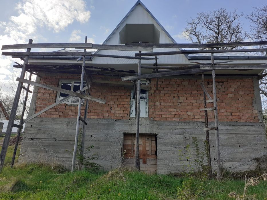 La 500 m de MĂNASTIREA VĂRATEC CASA de vanzare sau TEREN zona de maici