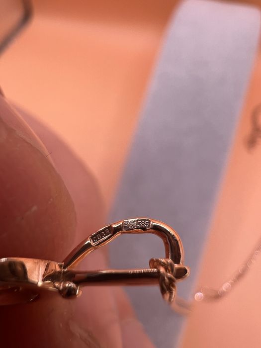 Продам золотой кулон.