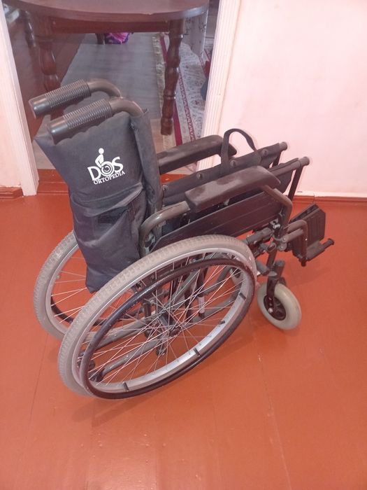 Продам инвалидную коляску