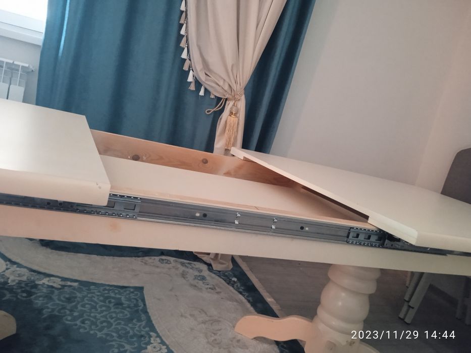 Стол для гостиной