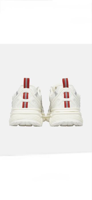 Кецове/Sneakers Replay.