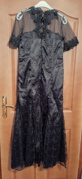 Официални рокли.