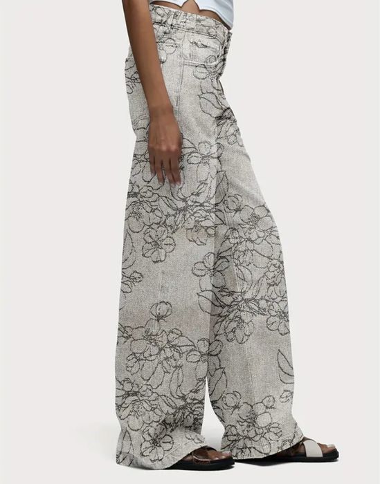 Дамски дънки с флорална бродерия