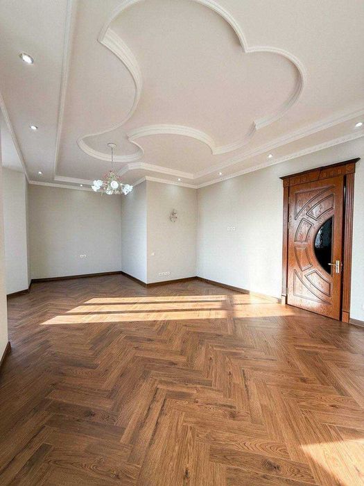 ПРОДАЕТСЯ ЕВРОДОМ  на улице Циолковского 4,1 сотки комнат 6