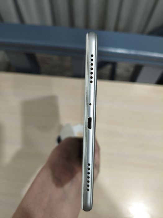 Продам планшет Samsung Galaxy Tab A 8.0 (LTE)