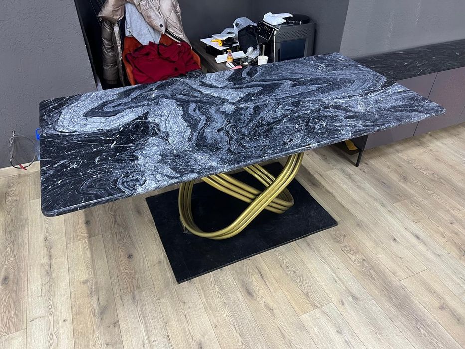 Продам стол срочно